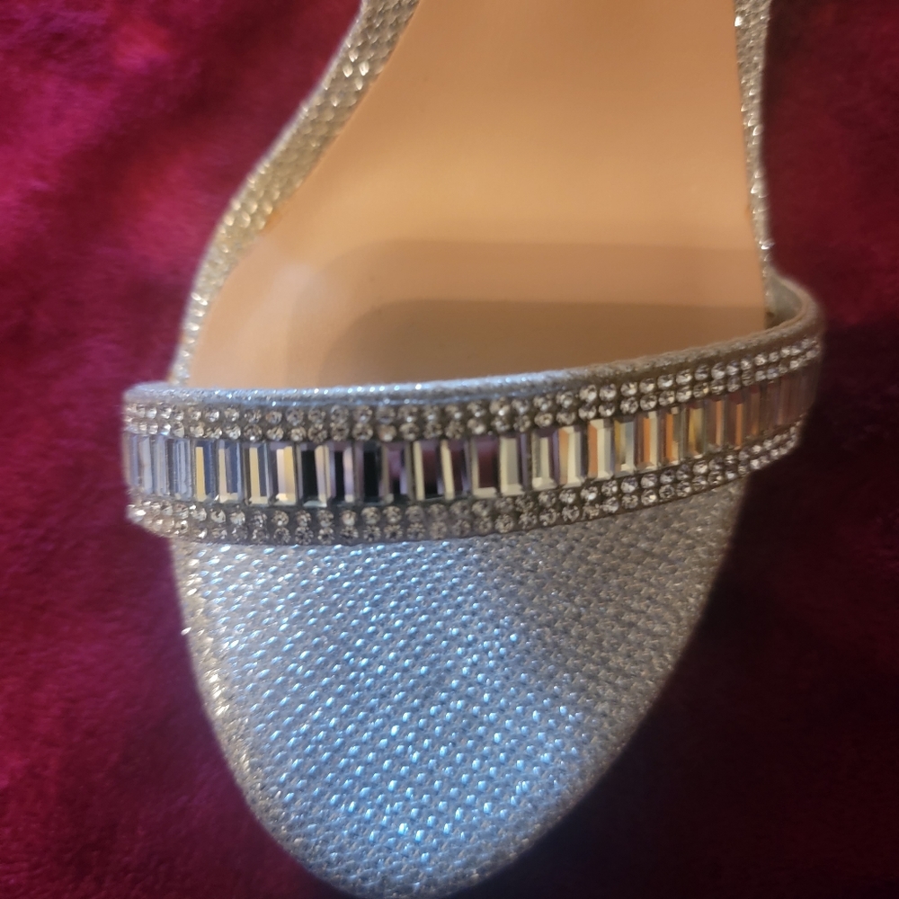 Stunning Aldo Rhinstone Stilettos Size 7.5 - Picture 2 of 5